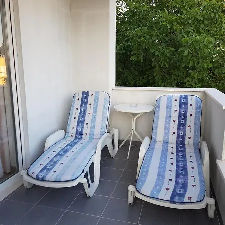 With A Parking Space Kastel Gomilica, - 15696 *