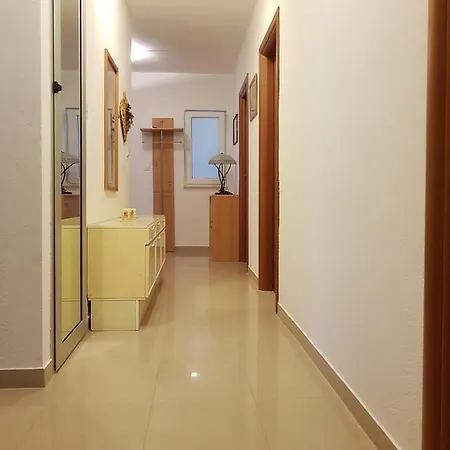 With A Parking Space Kastel Gomilica, - 15696 Lägenhet Kaštela