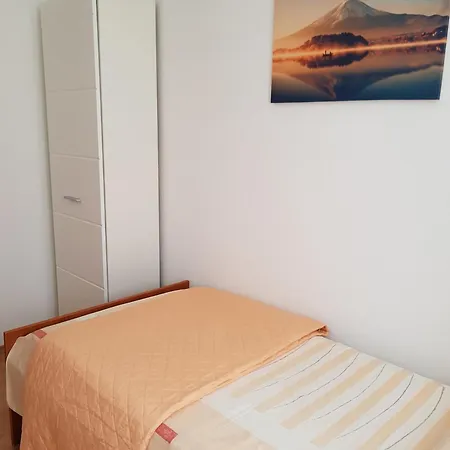 Apartamento With A Parking Space Kastel Gomilica, - 15696 Kaštela